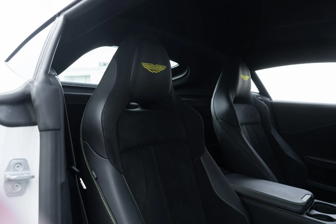 2025 Aston Martin Vantage - Image 23 of 31