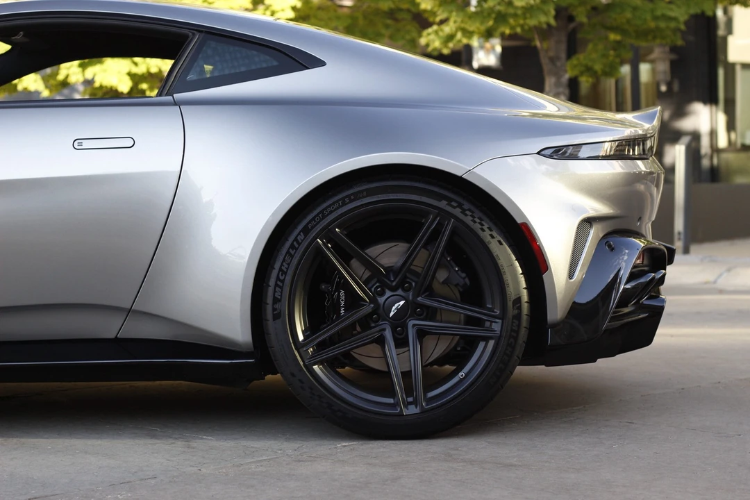 2025 Aston Martin V8 Vantage (2019+) - Image 12 of 31
