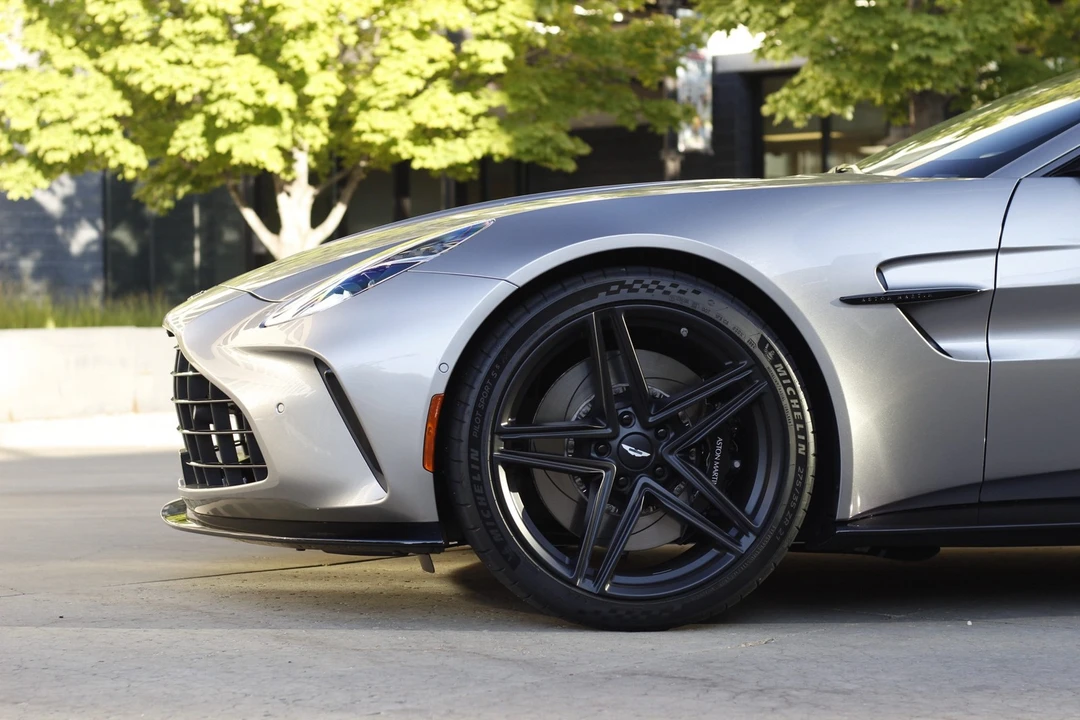 2025 Aston Martin V8 Vantage (2019+) - Image 10 of 31