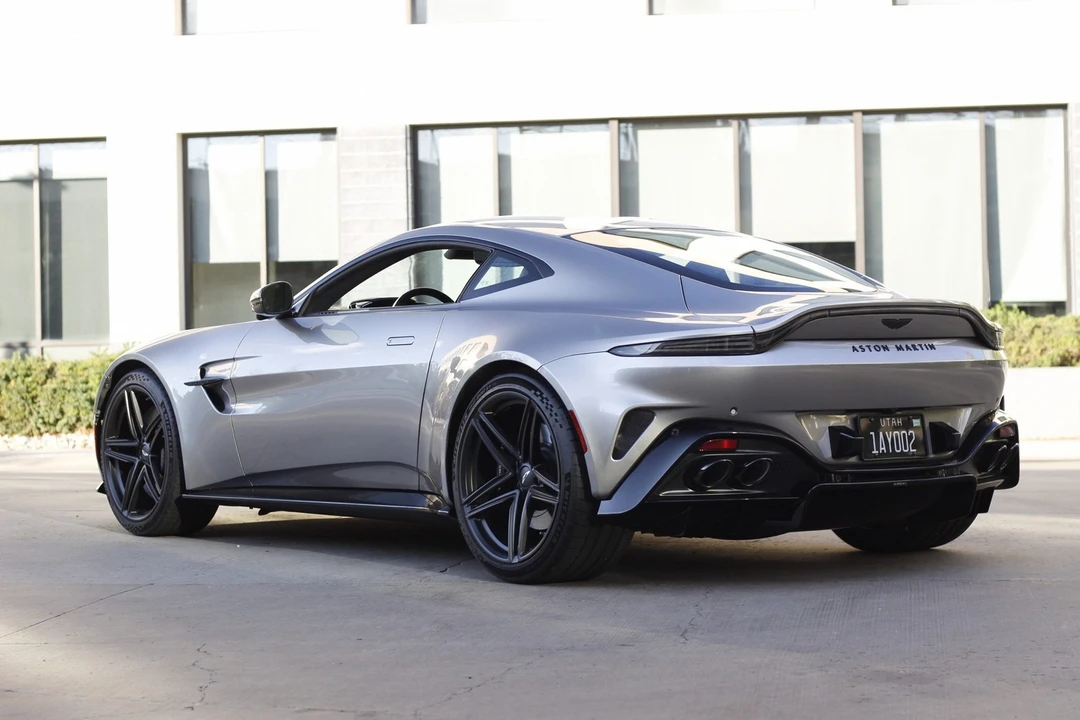 2025 Aston Martin V8 Vantage (2019+) - Image 2 of 31
