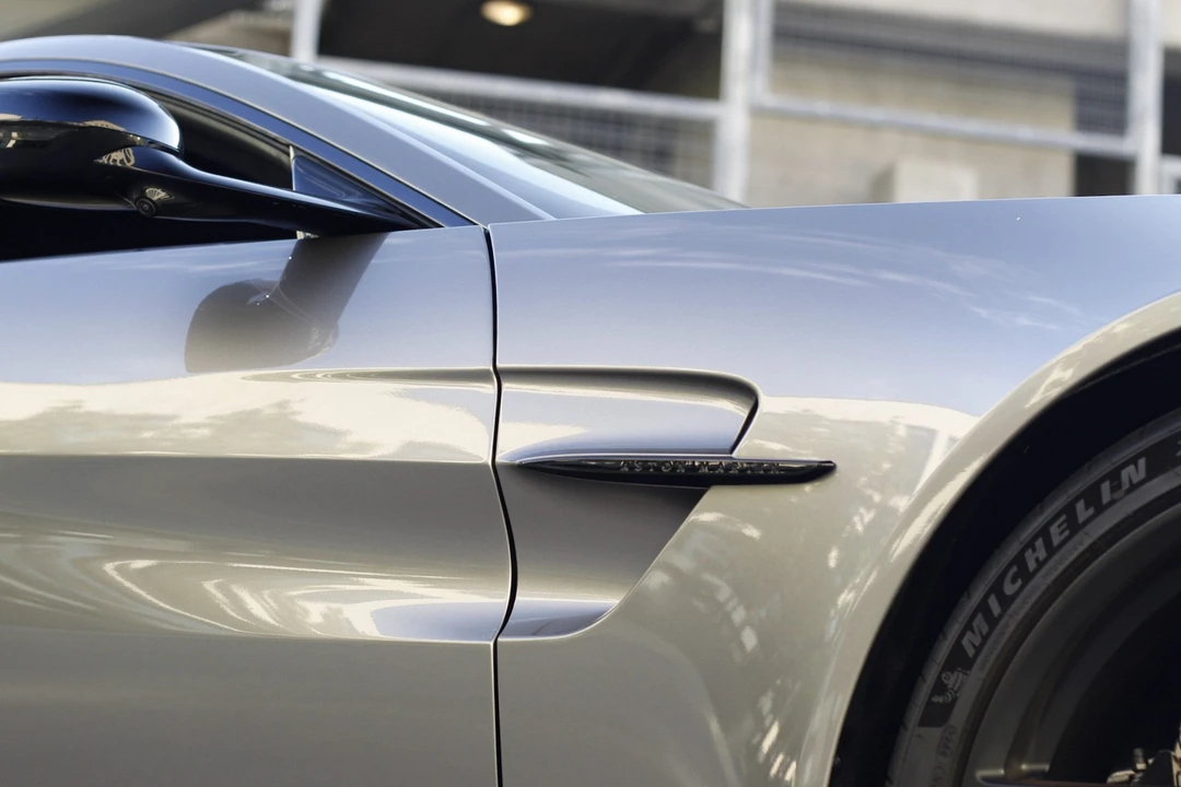 2025 Aston Martin V8 Vantage (2019+) - Image 19 of 31