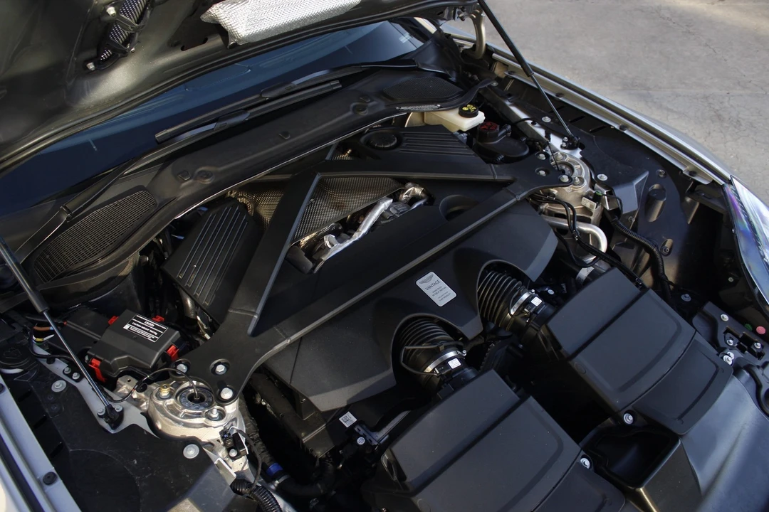 2025 Aston Martin V8 Vantage (2019+) - Image 25 of 31