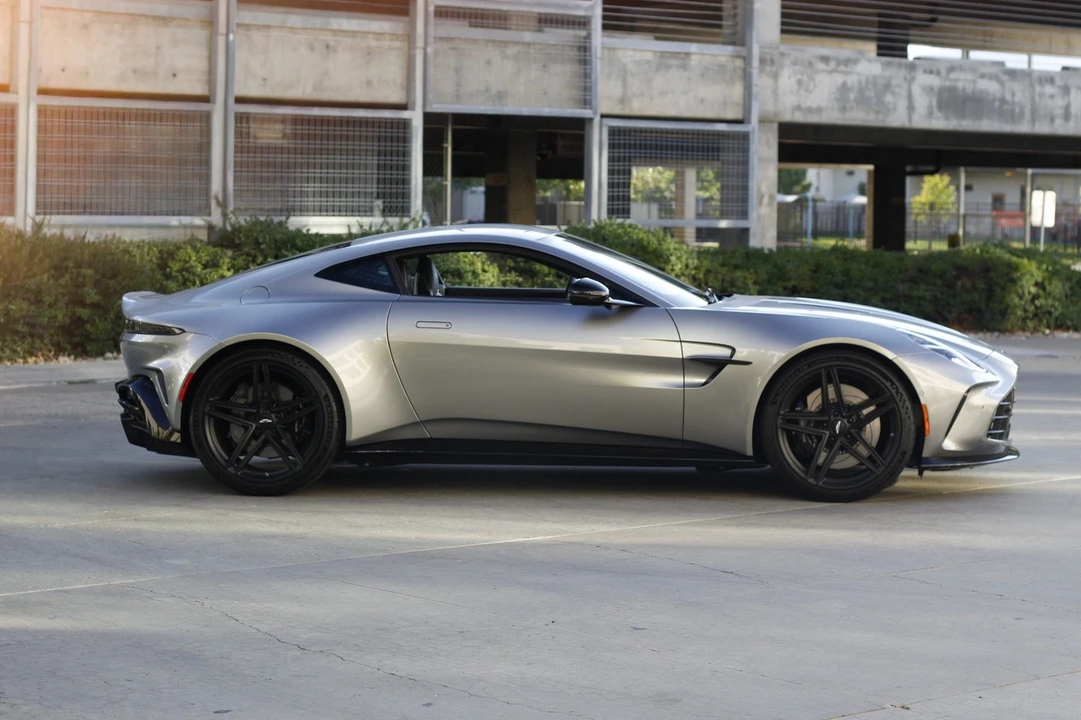 2025 Aston Martin V8 Vantage (2019+) - Image 7 of 31