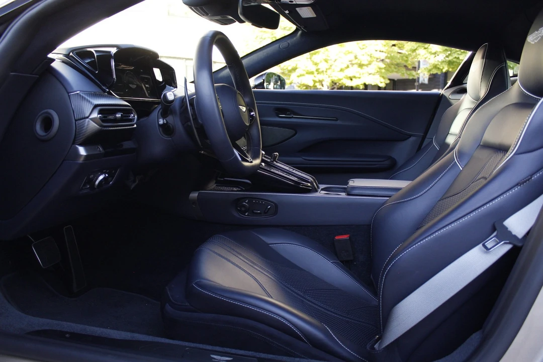2025 Aston Martin V8 Vantage (2019+) - Image 30 of 31