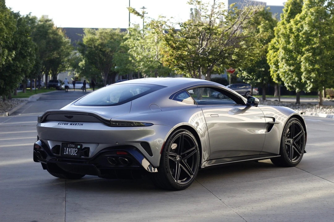 2025 Aston Martin V8 Vantage (2019+) - Image 3 of 31