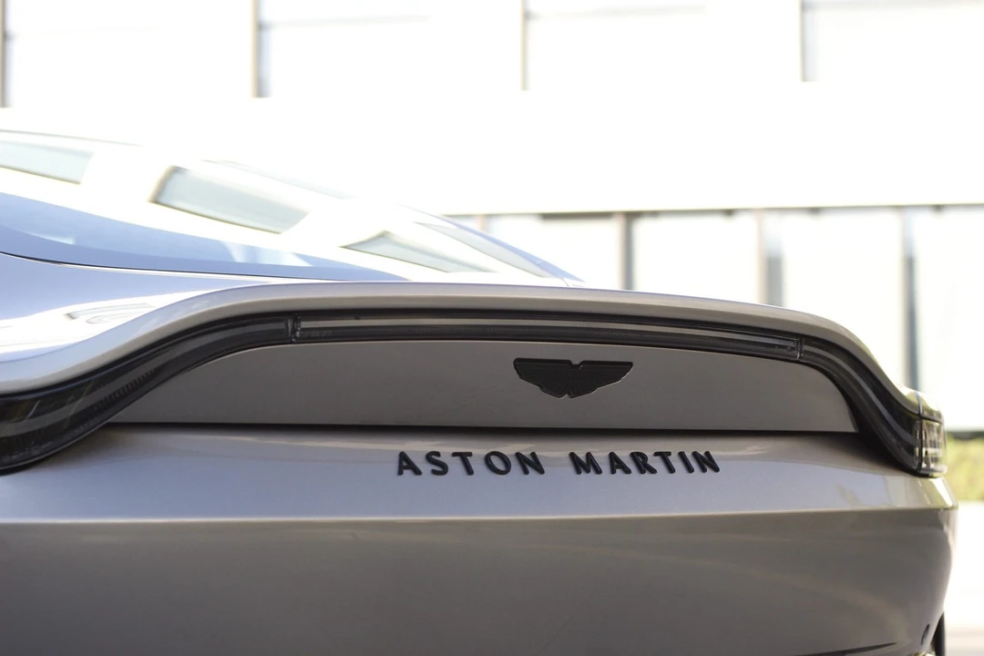2025 Aston Martin V8 Vantage (2019+) - Image 15 of 31