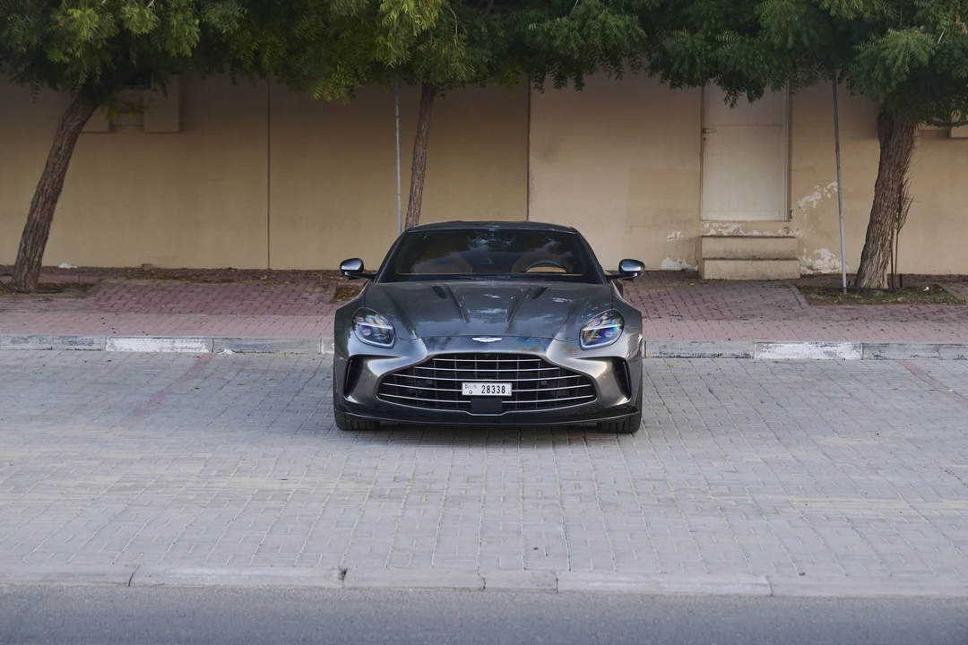 2025 Aston Martin Vantage - Image 14 of 31