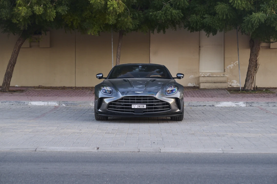 2025 Aston Martin Vantage - Image 15 of 31