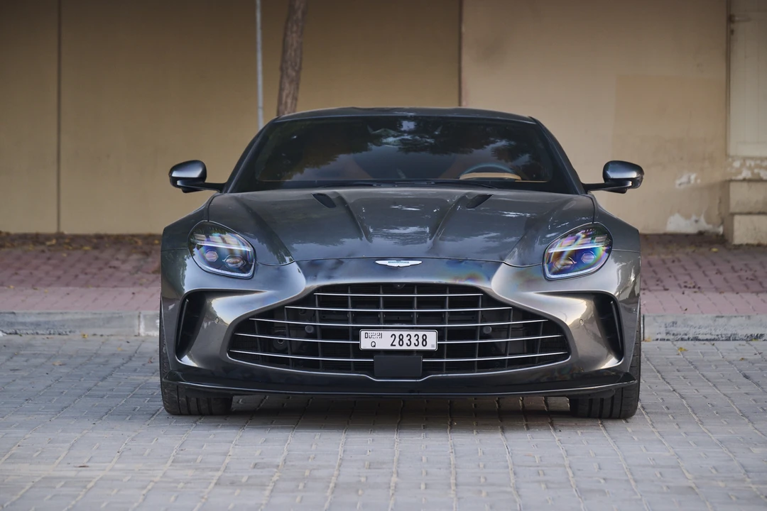 2025 Aston Martin Vantage - Image 10 of 31