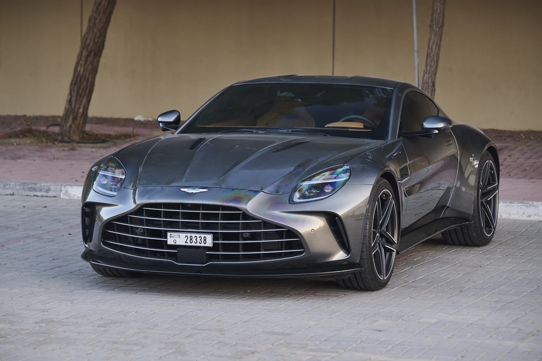 2025 Aston Martin Vantage - Image 3 of 31