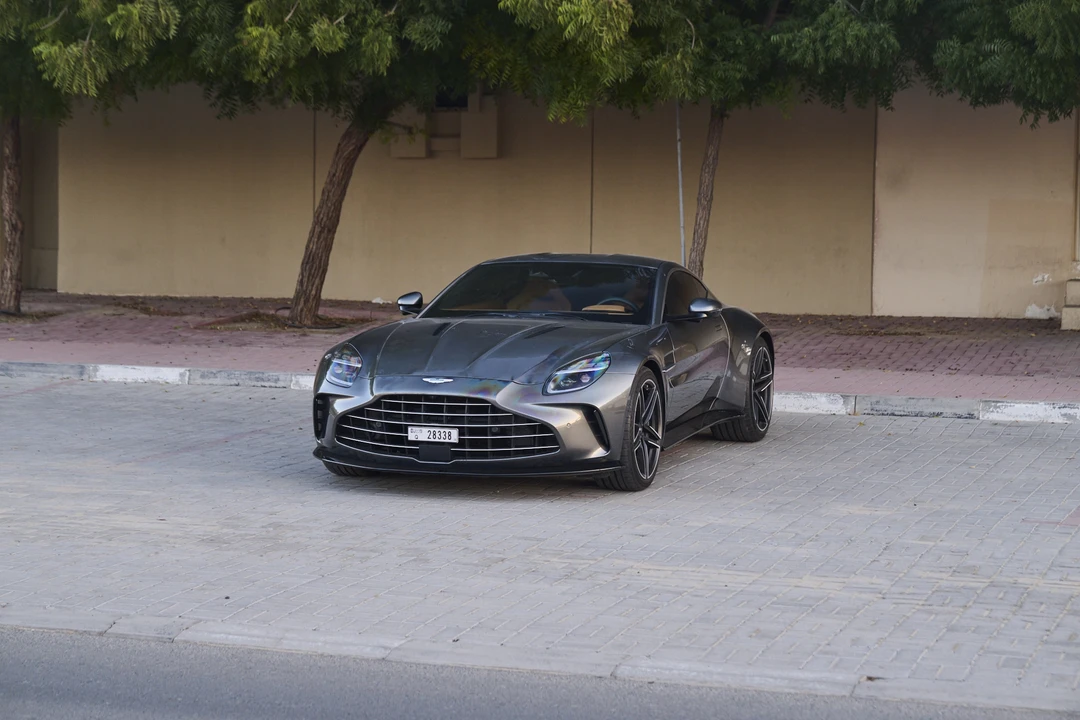 2025 Aston Martin Vantage - Image 16 of 31
