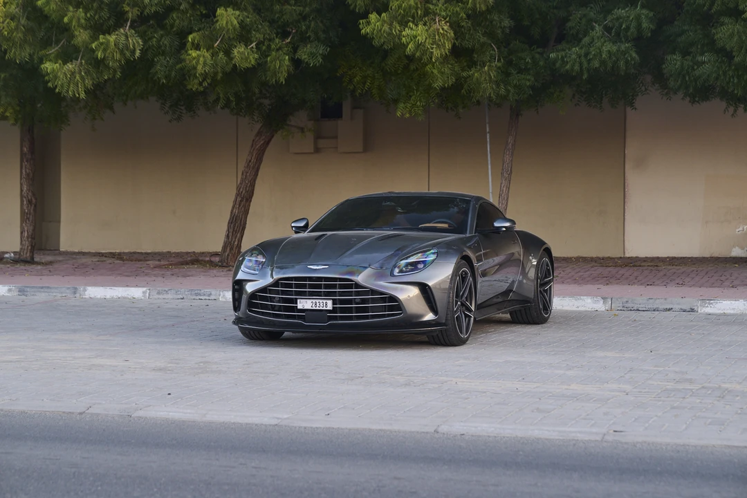 2025 Aston Martin Vantage - Image 17 of 31