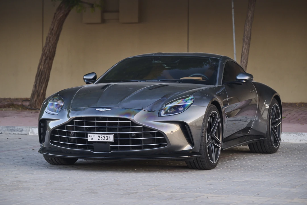 2025 Aston Martin Vantage - Image 11 of 31