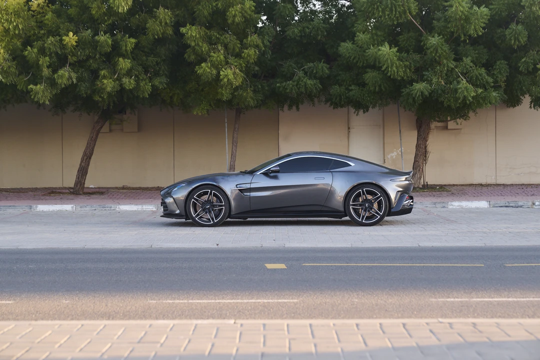 2025 Aston Martin Vantage - Image 21 of 31