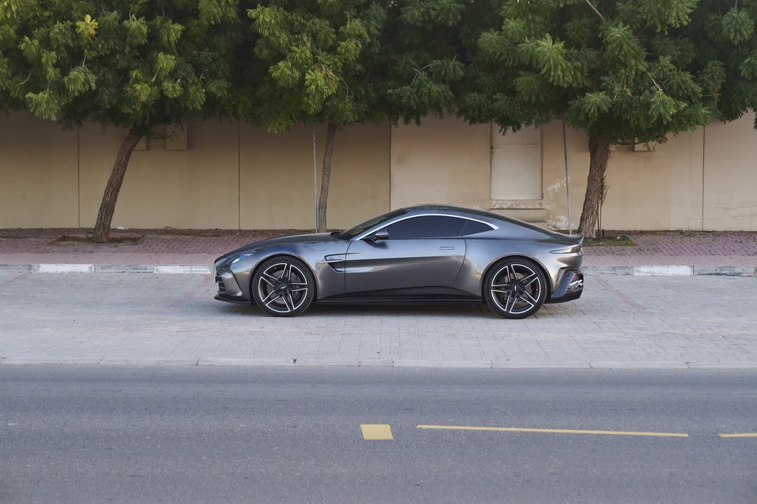 2025 Aston Martin Vantage - Image 22 of 31