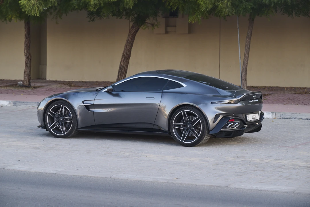 2025 Aston Martin Vantage - Image 23 of 31