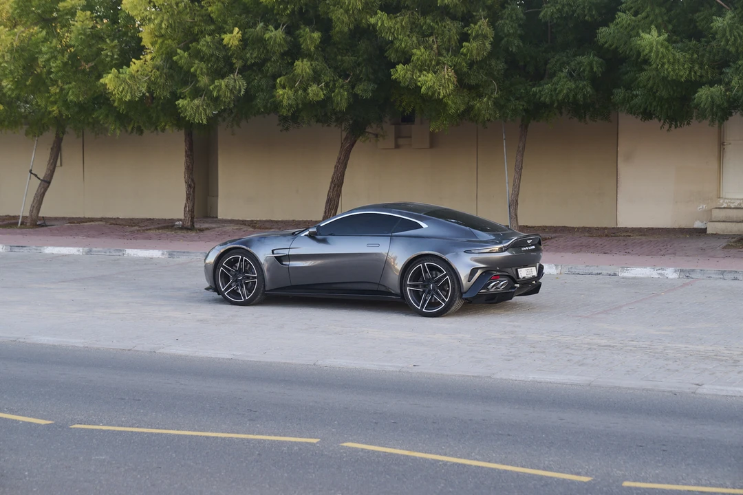 2025 Aston Martin Vantage - Image 24 of 31