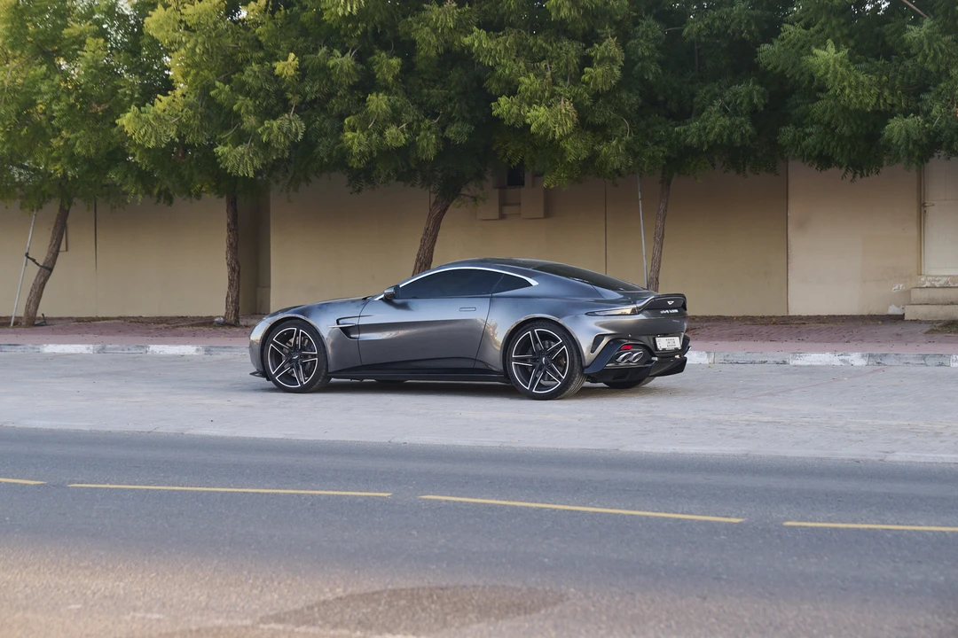 2025 Aston Martin Vantage - Image 25 of 31