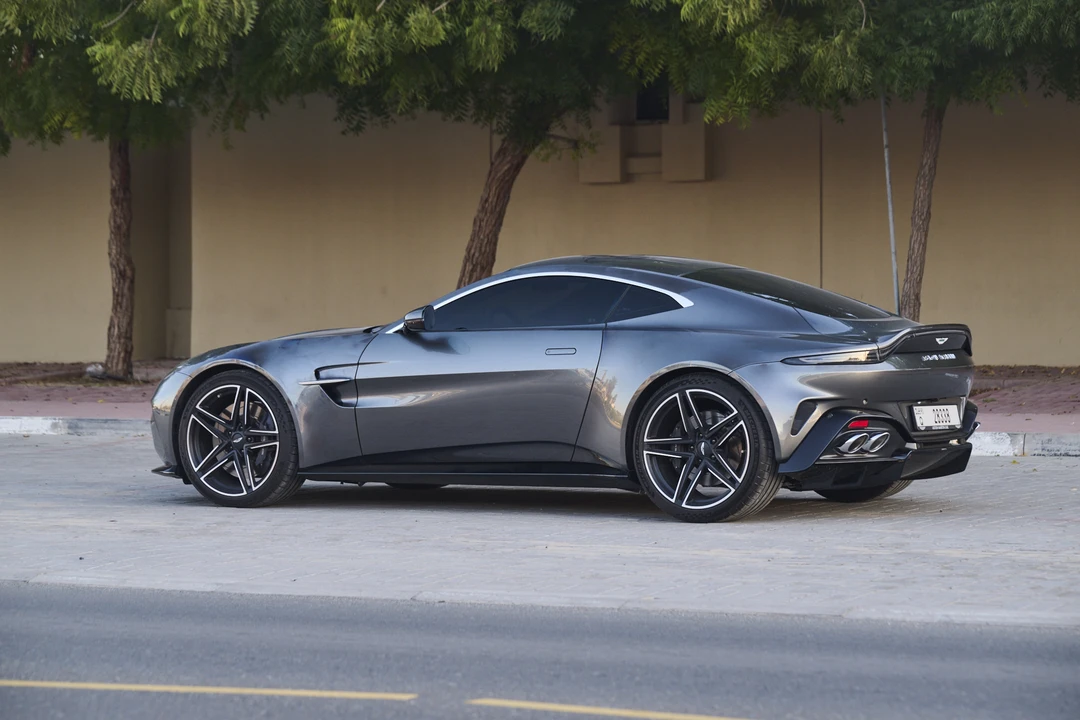 2025 Aston Martin Vantage - Image 13 of 31