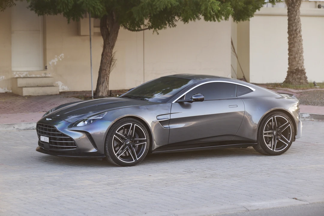 2025 Aston Martin Vantage - Image 26 of 31