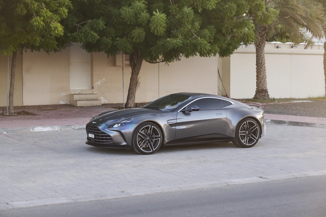 2025 Aston Martin Vantage - Image 27 of 31