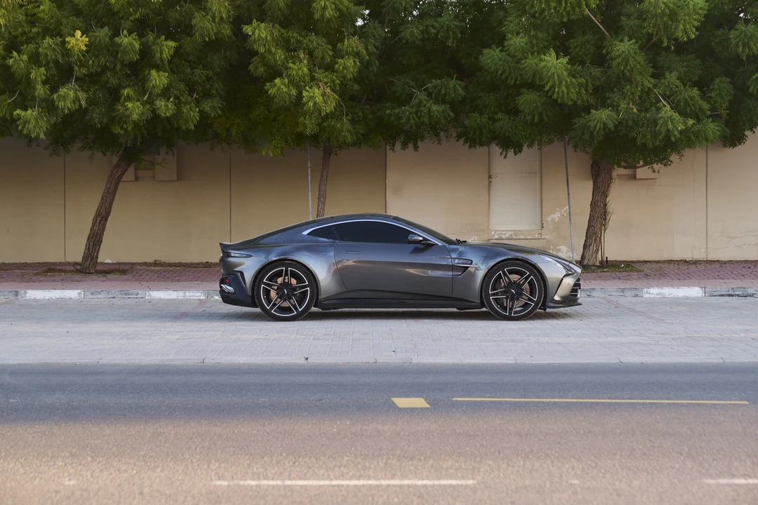 2025 Aston Martin Vantage - Image 31 of 31