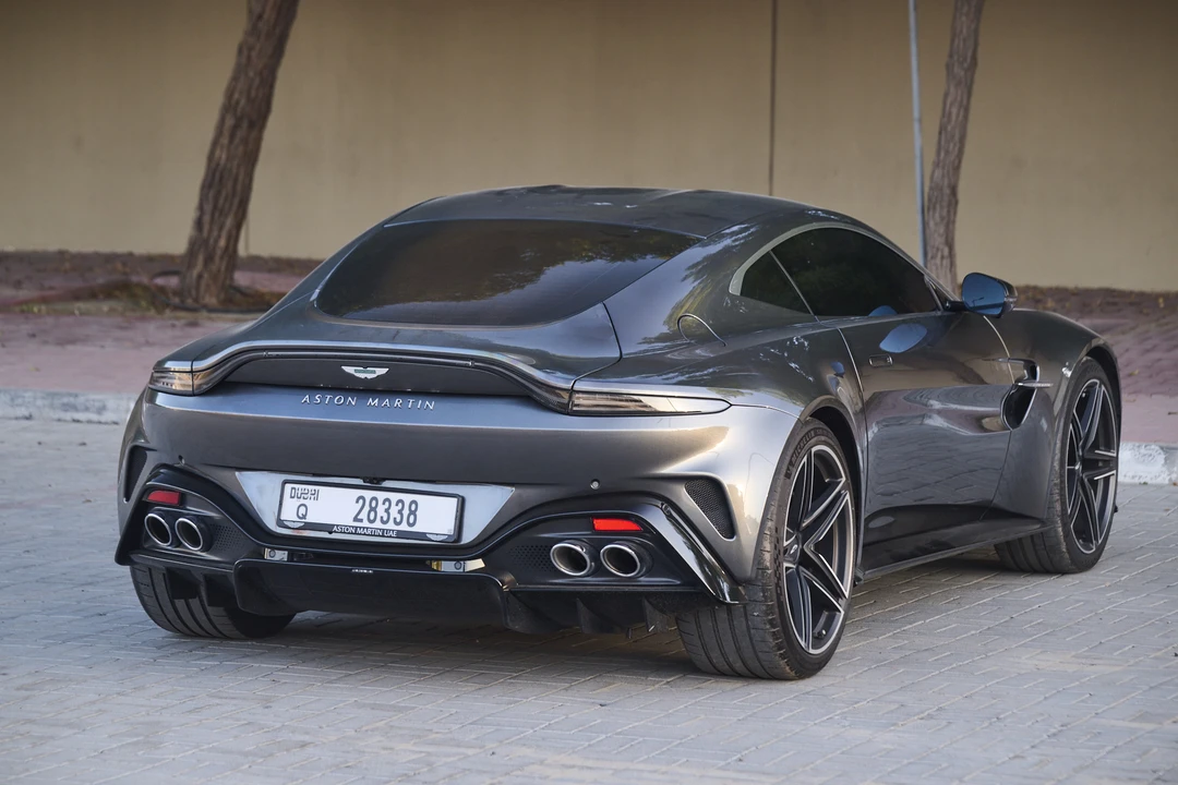 2025 Aston Martin Vantage - Image 7 of 31