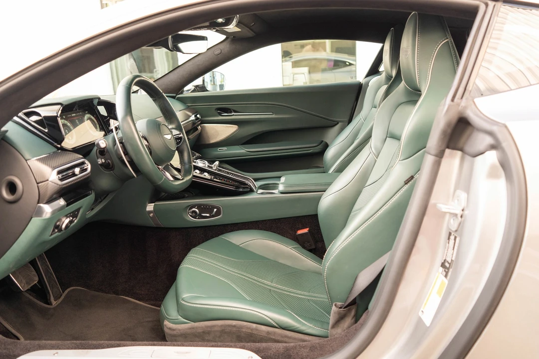 2025 Aston Martin V8 Vantage (2019+) - Image 12 of 31