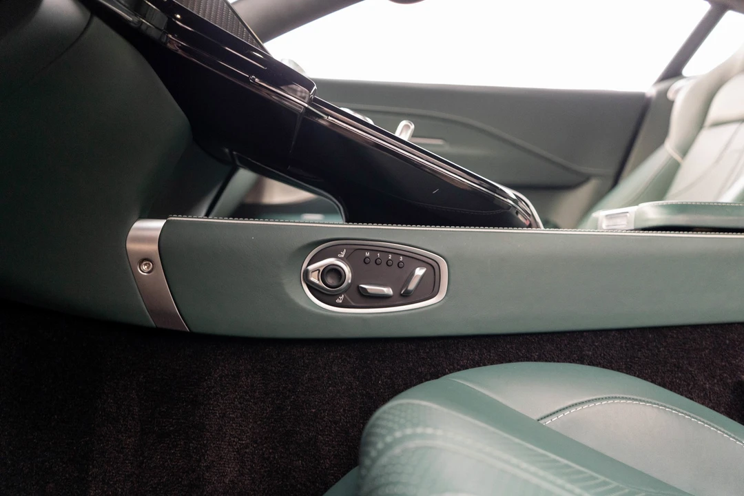2025 Aston Martin V8 Vantage (2019+) - Image 15 of 31