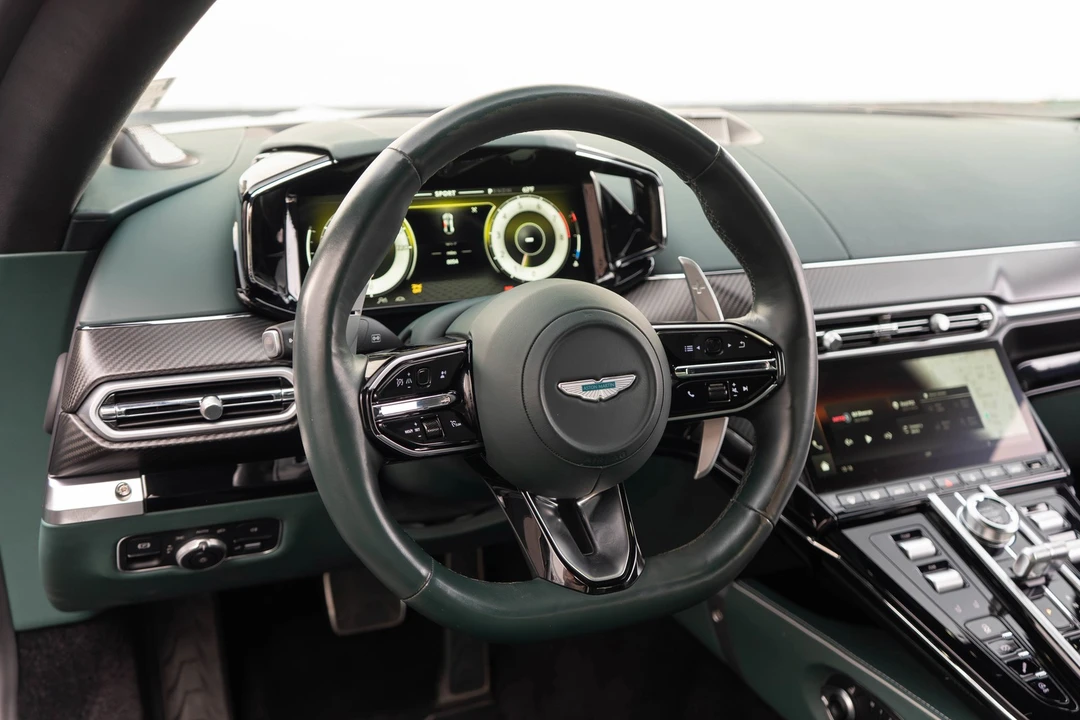 2025 Aston Martin V8 Vantage (2019+) - Image 9 of 31