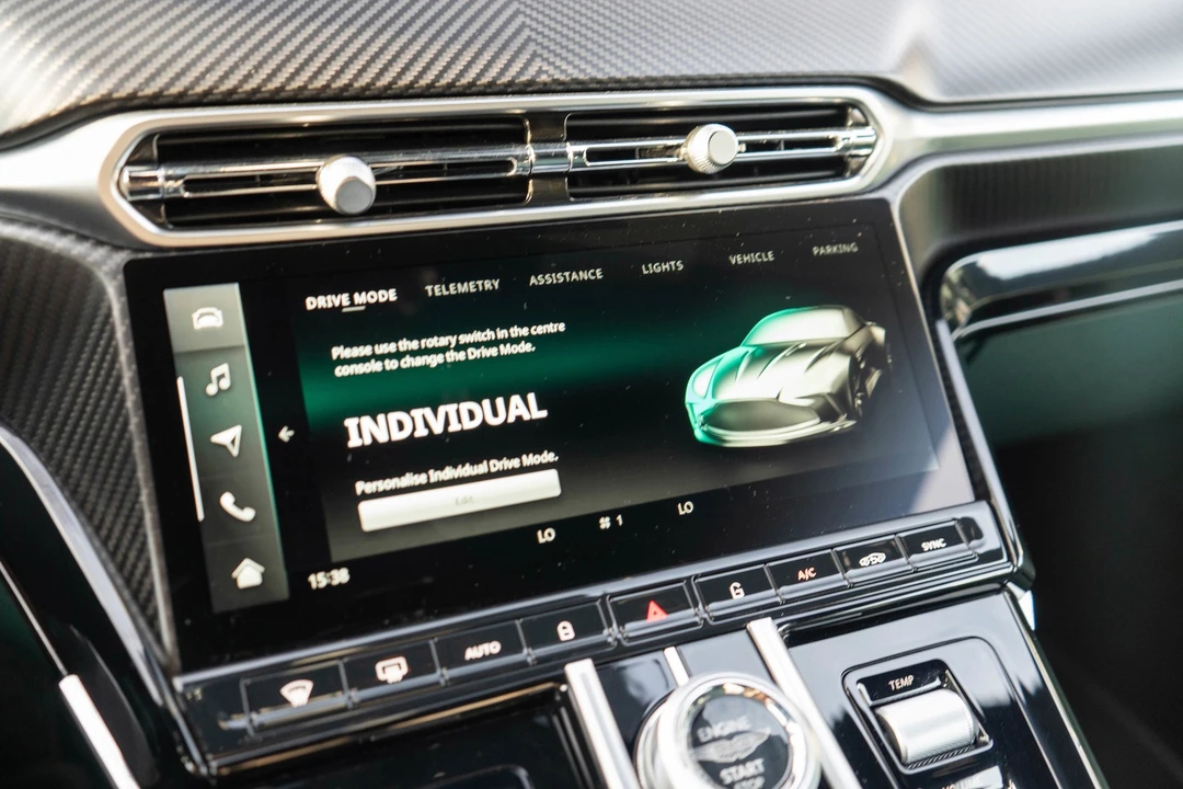 2025 Aston Martin V8 Vantage (2019+) - Image 19 of 31