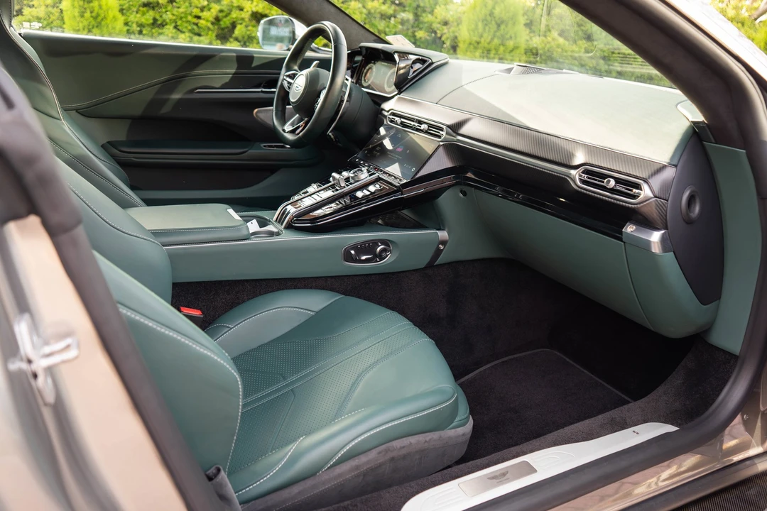 2025 Aston Martin V8 Vantage (2019+) - Image 20 of 31