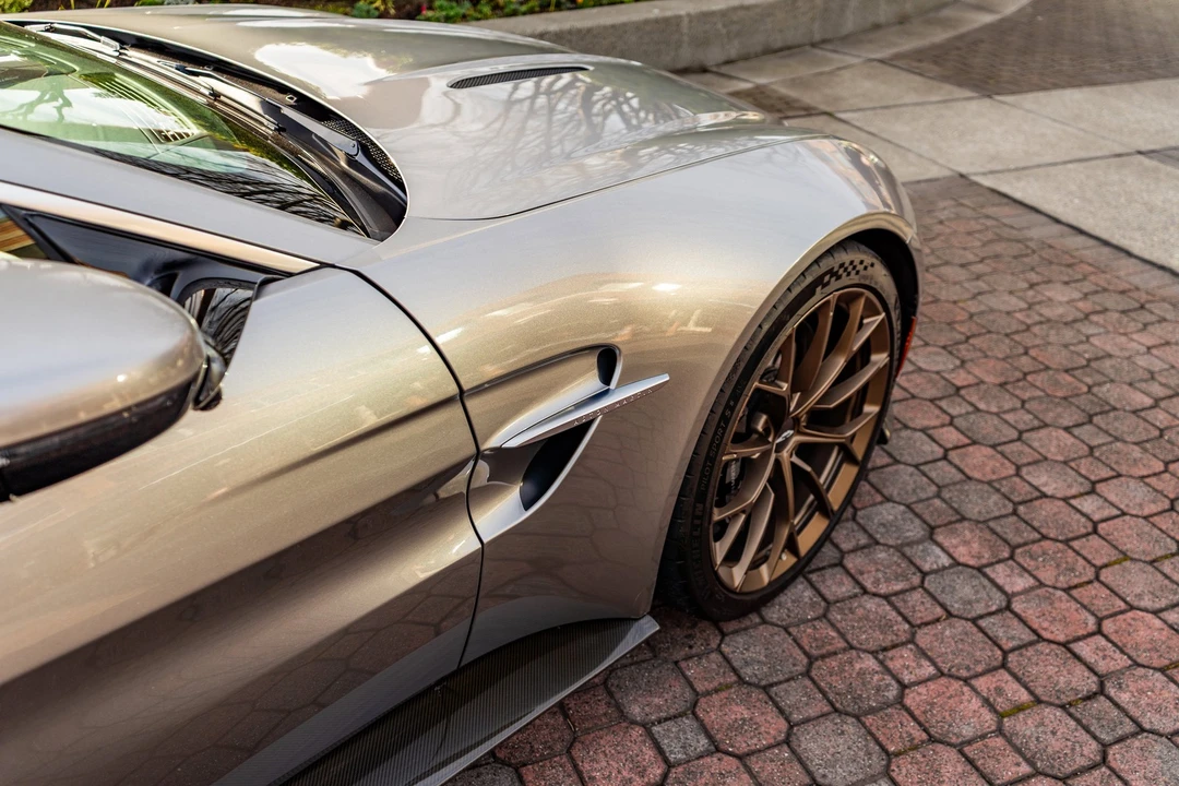 2025 Aston Martin V8 Vantage (2019+) - Image 7 of 31