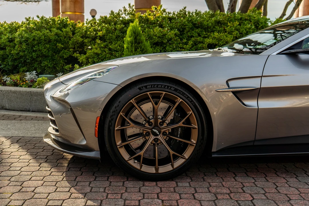 2025 Aston Martin V8 Vantage (2019+) - Image 3 of 31