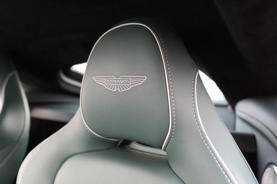 2025 Aston Martin V8 Vantage (2019+) - Image 11 of 31