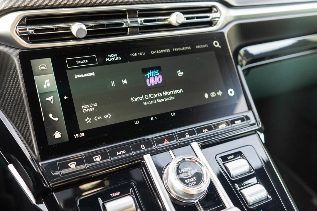 2025 Aston Martin V8 Vantage (2019+) - Image 17 of 31