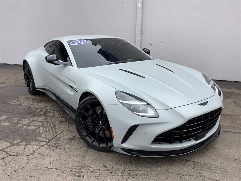 2025 Aston Martin V8 Vantage (2019+) - Image 9 of 20
