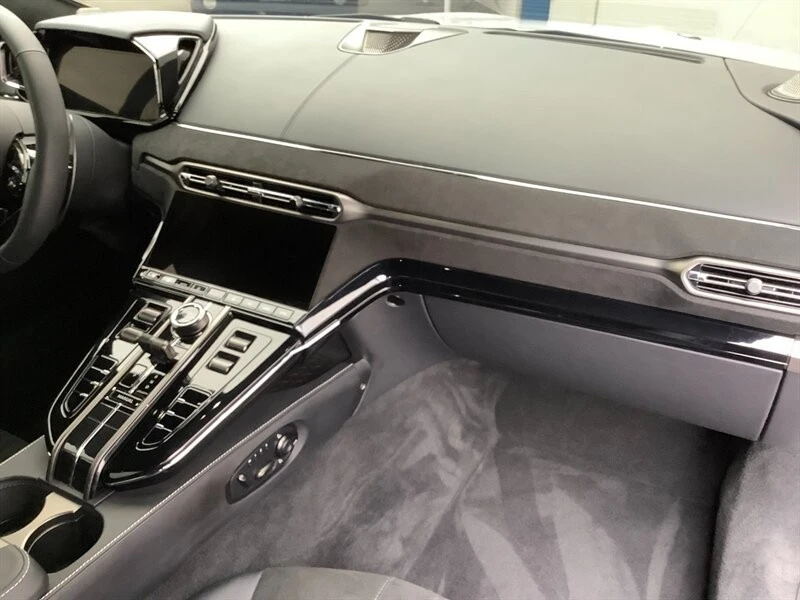 2025 Aston Martin V8 Vantage (2019+) - Image 14 of 20