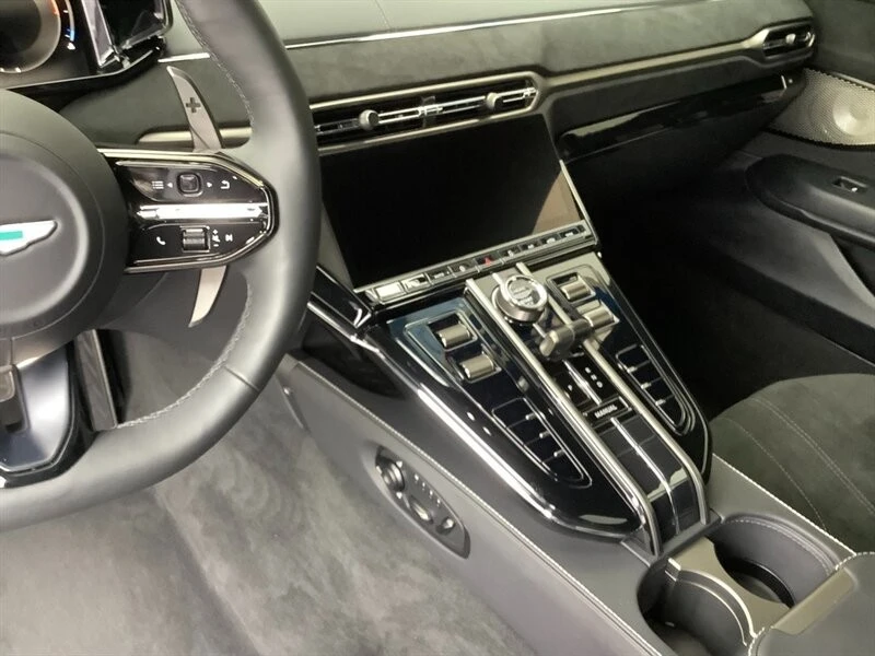 2025 Aston Martin V8 Vantage (2019+) - Image 11 of 20