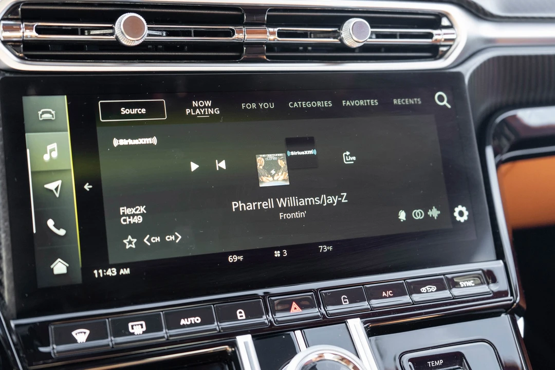 2025 Aston Martin V8 Vantage (2019+) - Image 18 of 21