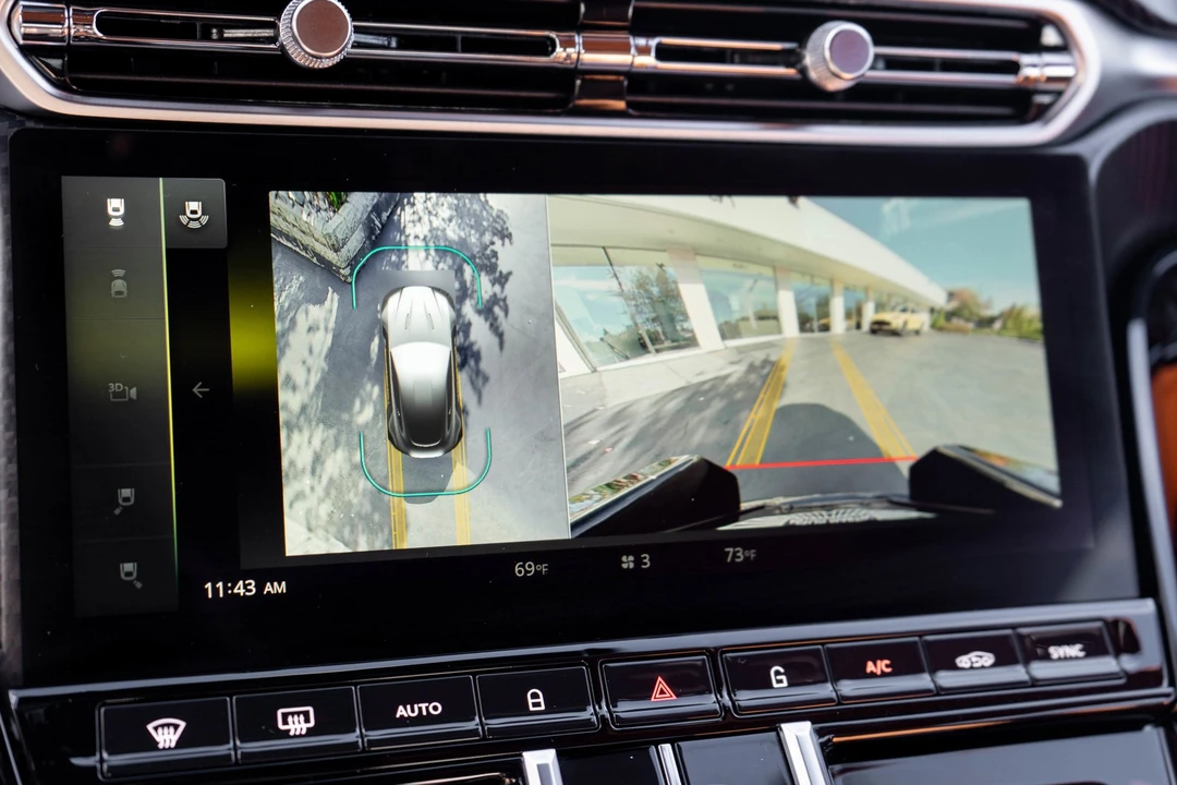 2025 Aston Martin V8 Vantage (2019+) - Image 20 of 21