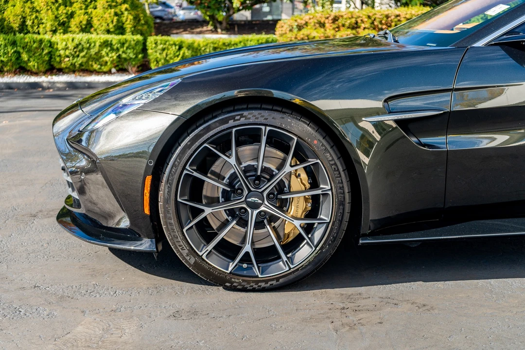 2025 Aston Martin V8 Vantage (2019+) - Image 3 of 21
