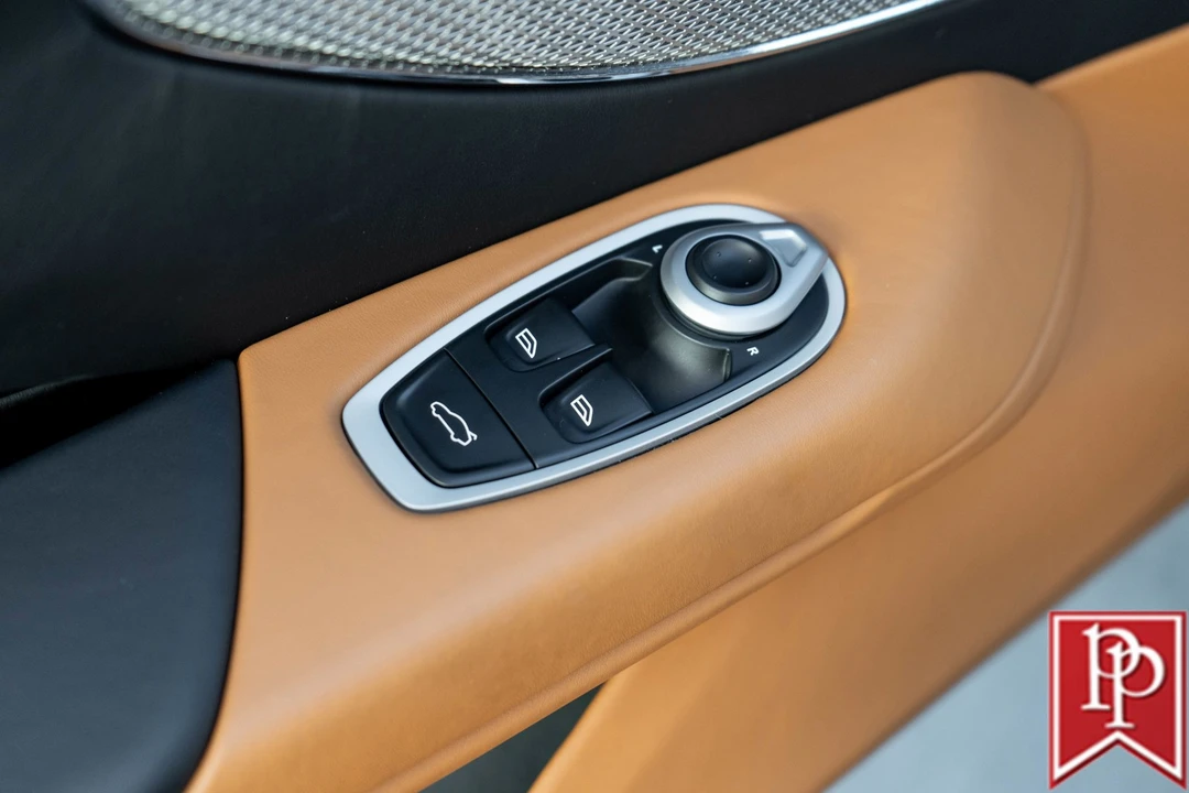 2025 Aston Martin V8 Vantage (2019+) - Image 13 of 21