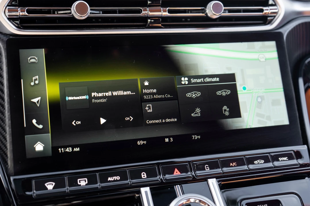 2025 Aston Martin V8 Vantage (2019+) - Image 16 of 21
