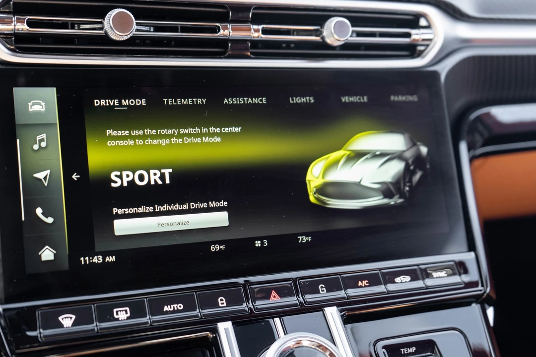 2025 Aston Martin V8 Vantage (2019+) - Image 17 of 21