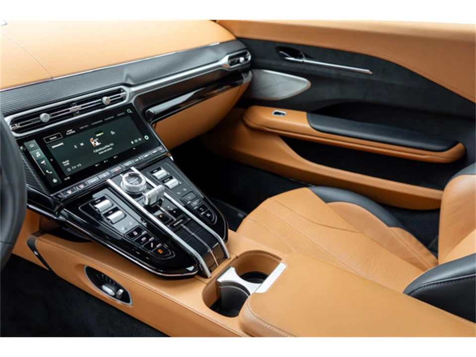 2025 Aston Martin V8 Vantage (2019+) - Image 9 of 12