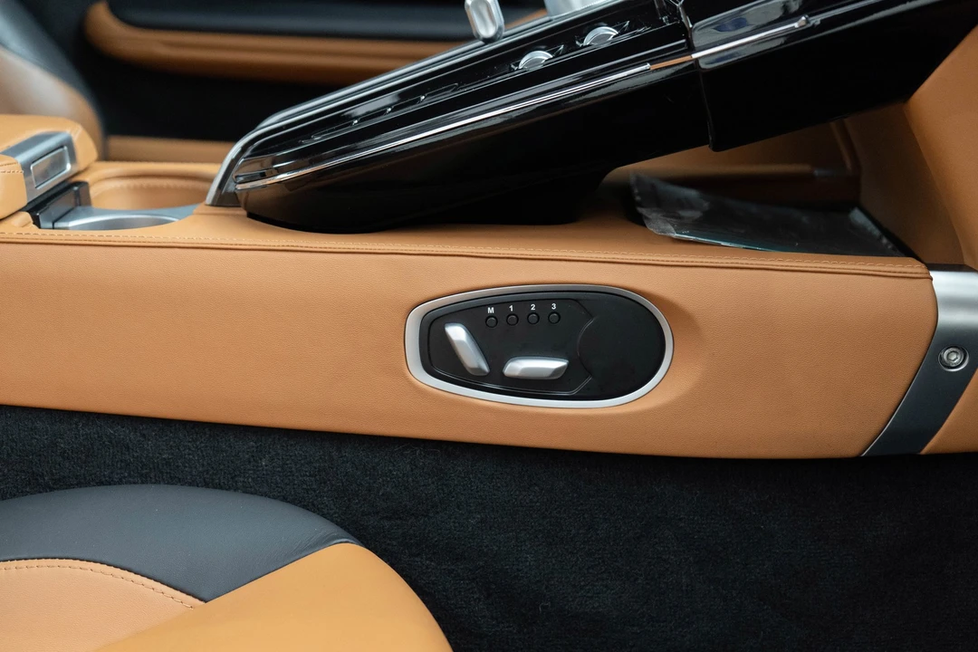 2025 Aston Martin V8 Vantage (2019+) - Image 25 of 31
