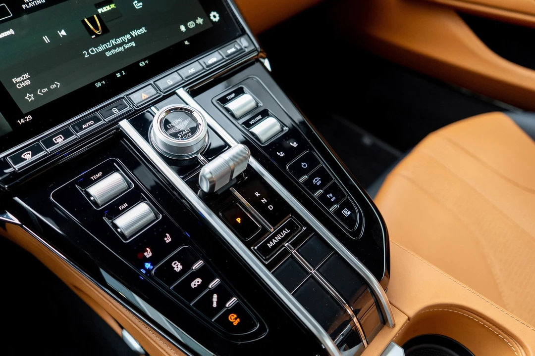 2025 Aston Martin Vantage - Image 18 of 31