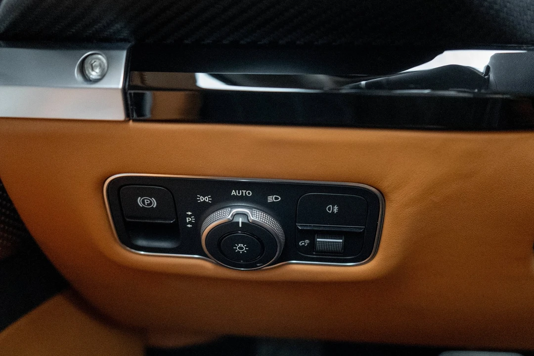 2025 Aston Martin V8 Vantage (2019+) - Image 14 of 31