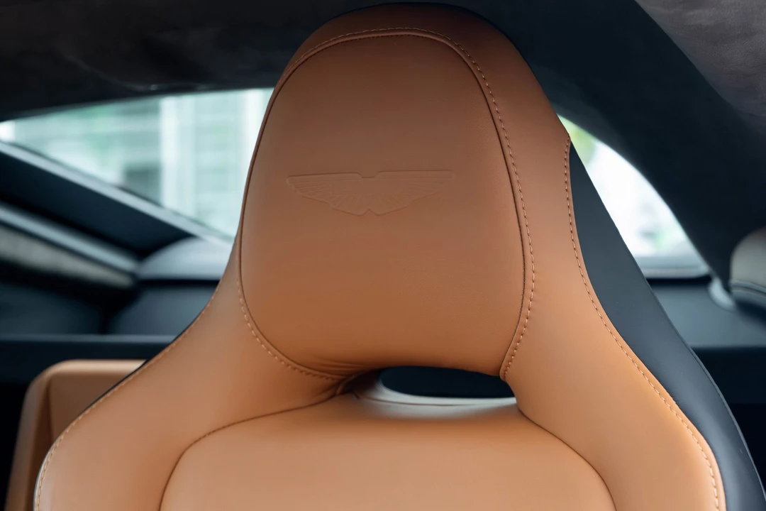 2025 Aston Martin V8 Vantage (2019+) - Image 10 of 31